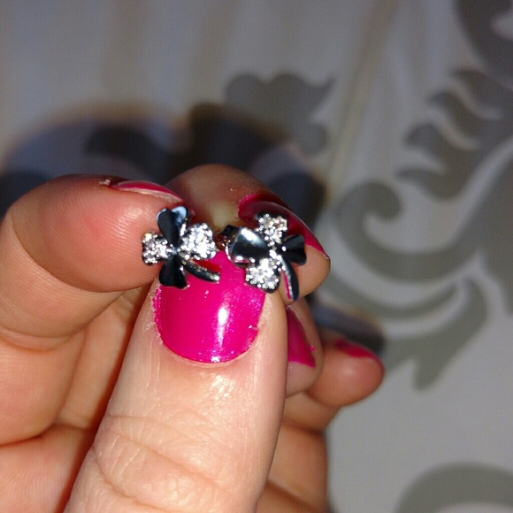 Four Leaf Clover Earrings - Picture 2 of 3